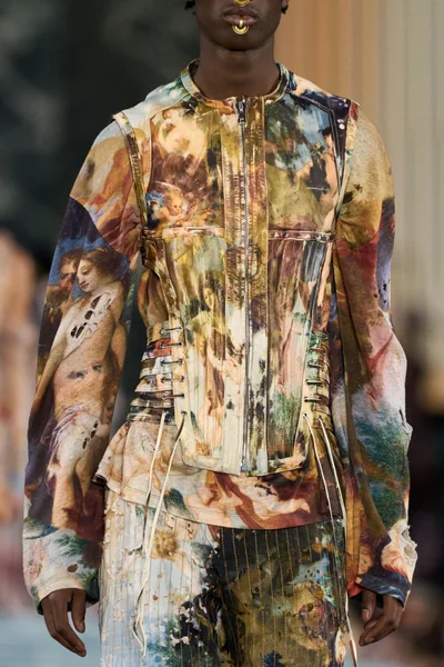 Look 150